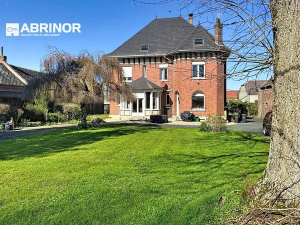 Maison bourgeoise d?exception ? 125 m² de réception ? Parc 4 500 m² ? Dépendances ? Idéal gîtes
