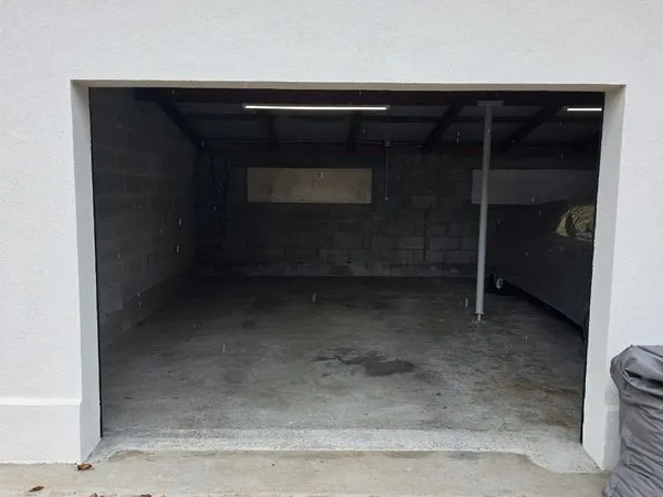 Location 3 garage