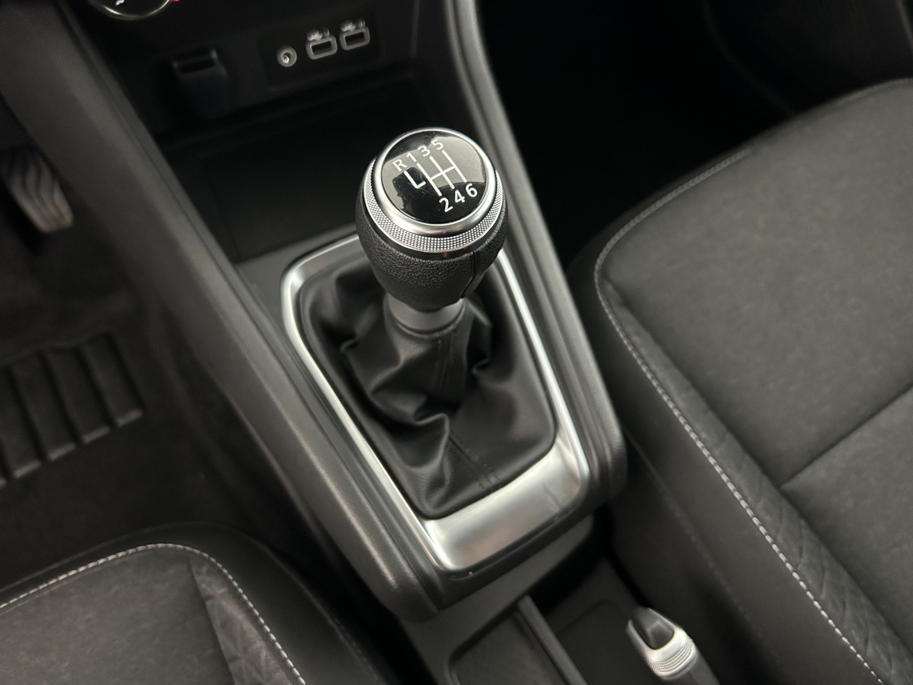 Renault Captur — photo 13