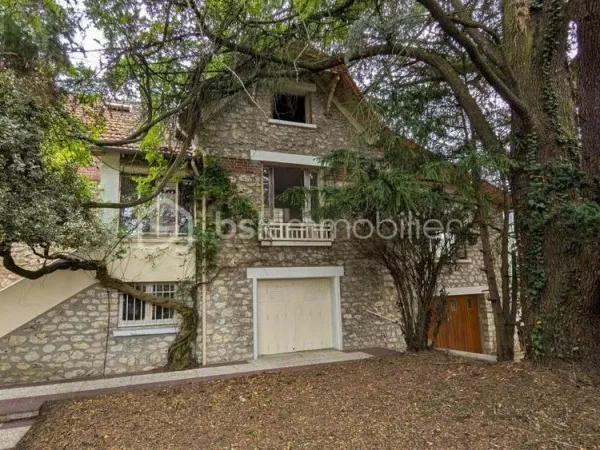 Villa de caractère - au coeur du quartier prisé - proche de la gare