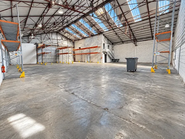 Entrepôt 495 m²