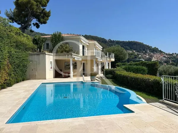 Superbe villa contemporaine avec piscine à Roquebrune-Cap-Martin