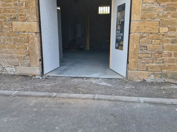 Local d’activité et entrepôt Location Limas 100m² 1100€