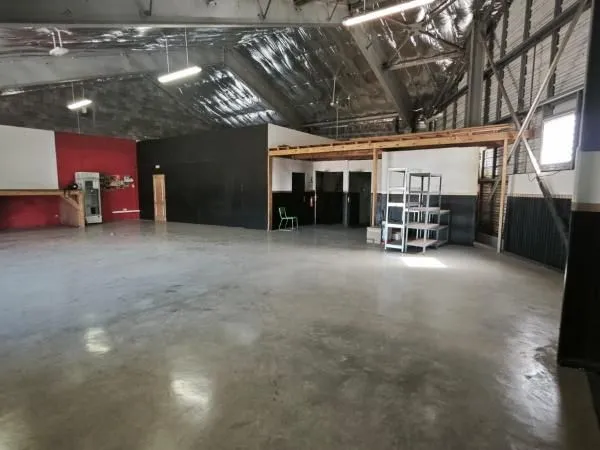 Local industriel 170 m²