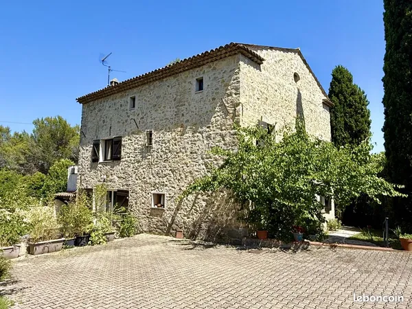Mas 5 pièces 273 m²