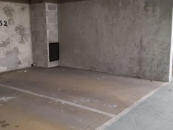 Loue place de parking proche métro Brochant, Paris 17ème
