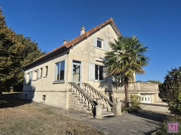 Propriété avec pavillon 5 chambres et hangar