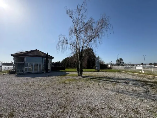 Local commercial 136 m²