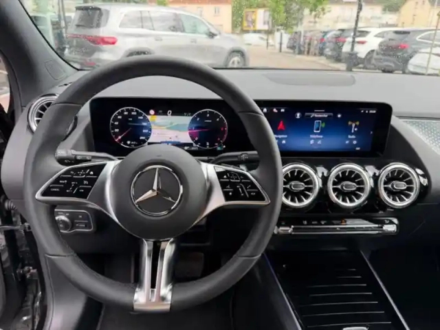 Mercedes Gla 200 d progressive line — photo 16