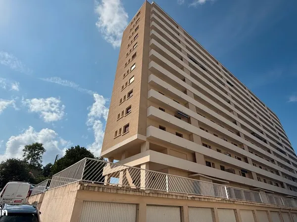Toulon - Appartement T4 - Balcon - Parking collectif sécurisé