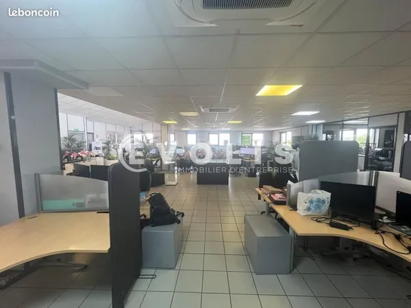Local d'activité 2 140 m²