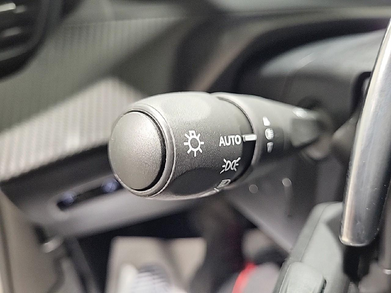 Peugeot 2008 hybrid 145 e-dcs6 allure — photo 20