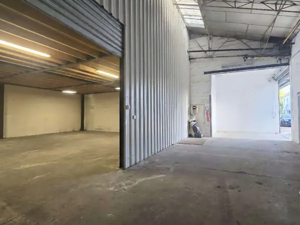 Local commercial à Vernon