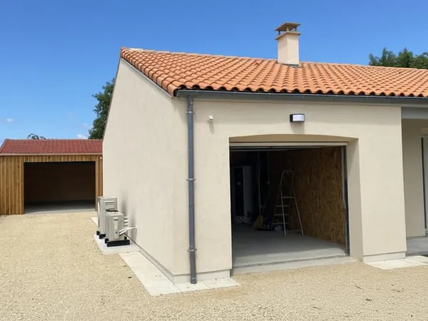Maison de plain-pied entièrement rénovée avec double garage ? Marigny (79360)