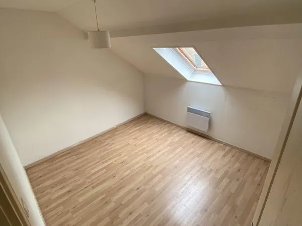 À LOUER - Appartement meublé 2 chambres - Hyper-centre de Saint-Omer - Parking couvert