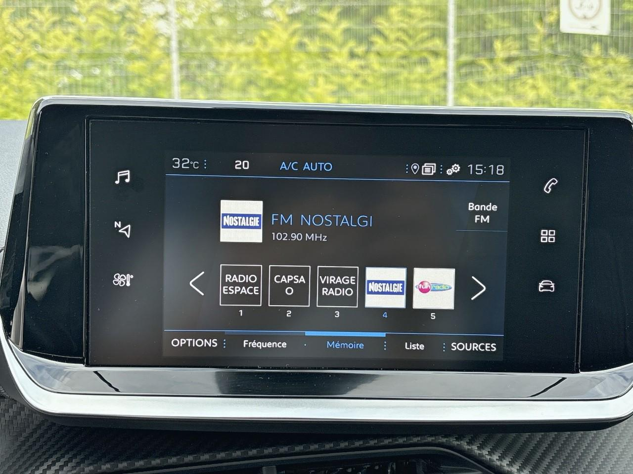Peugeot 208 1.2 puretech 100ch s&s gt — photo 27