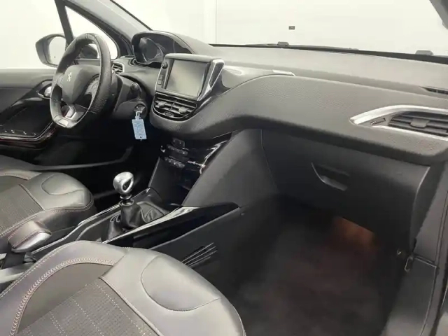 Peugeot 2008 puretech 130ch s&amp;s bvm6 — photo 168