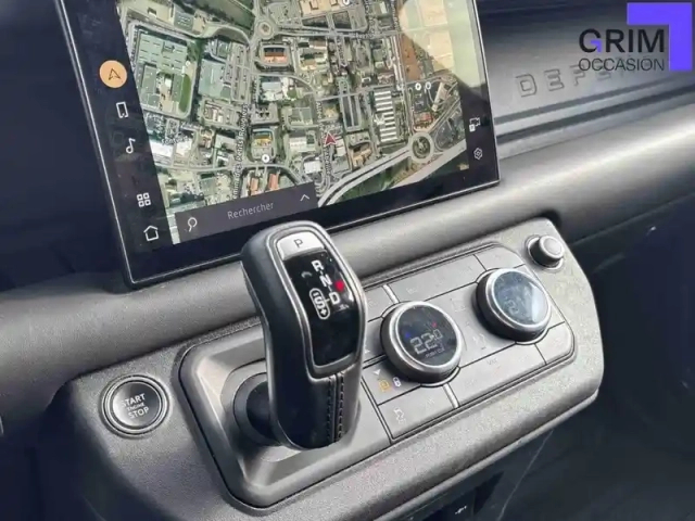 Land Rover Defender 110 p400e phev bva8 x-dynamic — photo 10