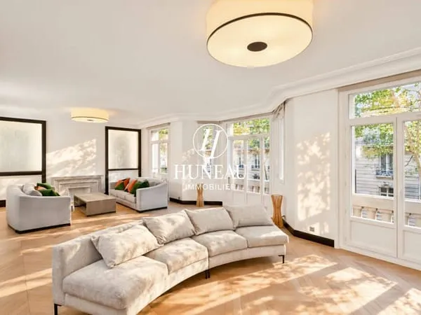 Appartement 7 pièces 275 m²