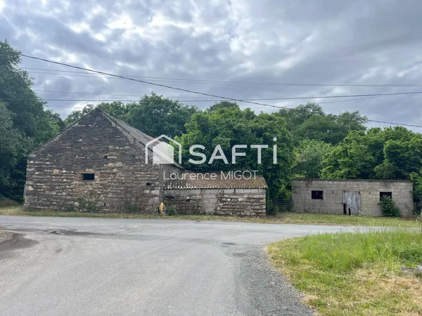 Bâtisse en pierre à rénover - Beau potentiel