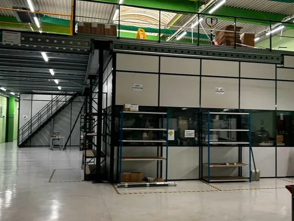 LOCAL D'ACTIVITE 980 m² CHANTELOUP LES VIGNES