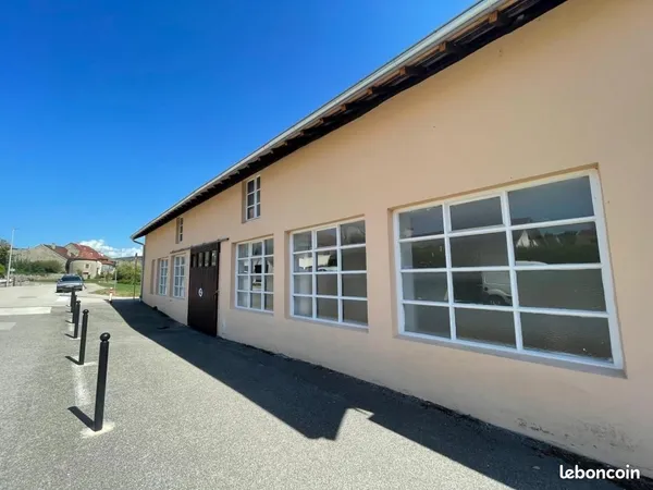 Local commercial 441 m²