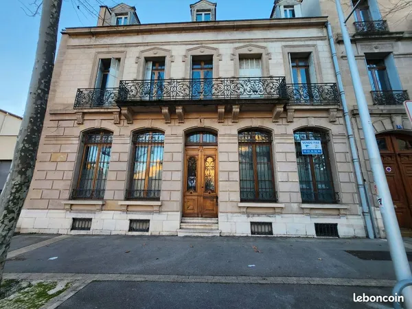 Local professionnel emplacement n°1