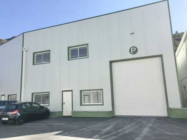 Local d’activité et entrepôt Location Gémenos   10673€