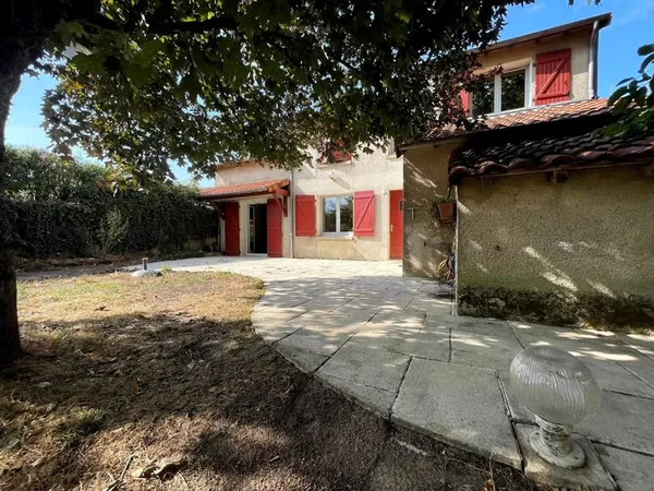 Opportunité rare : Le May centre-ville, 1 448 m² de terrain, 5 chambres, 148 m² habitable !
