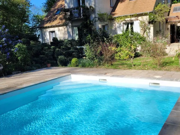 Maison 8 pièces 240 m²