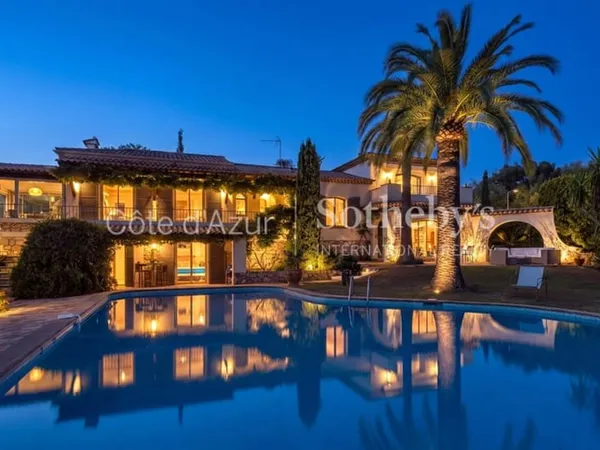 Super Cannes, villa provençale rénovée avec piscine et vue panoramique sur la Méditerranée