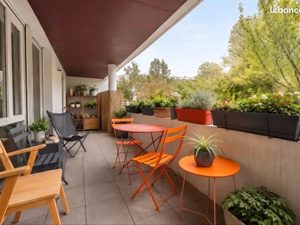 Appartement meublé - 5 min metro - 41m2 + 15m2 de terrasse + parking