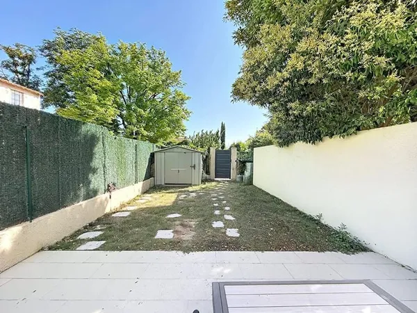 Bas de villa deux appartements