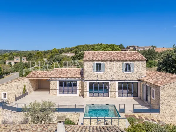 Propriété 5 pièces 240 m²