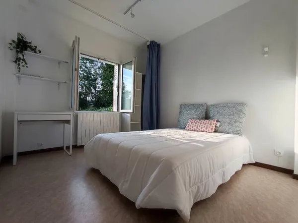🏡 Colocation Étudiante – Rue des Iris, Champs-sur