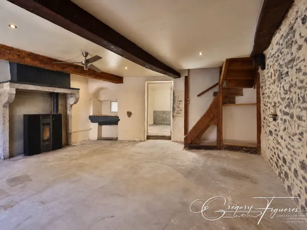 MAISON DE CARACTÈRE DE 104 M² AVEC GRANGE ET TERRAIN DE 1 348M²