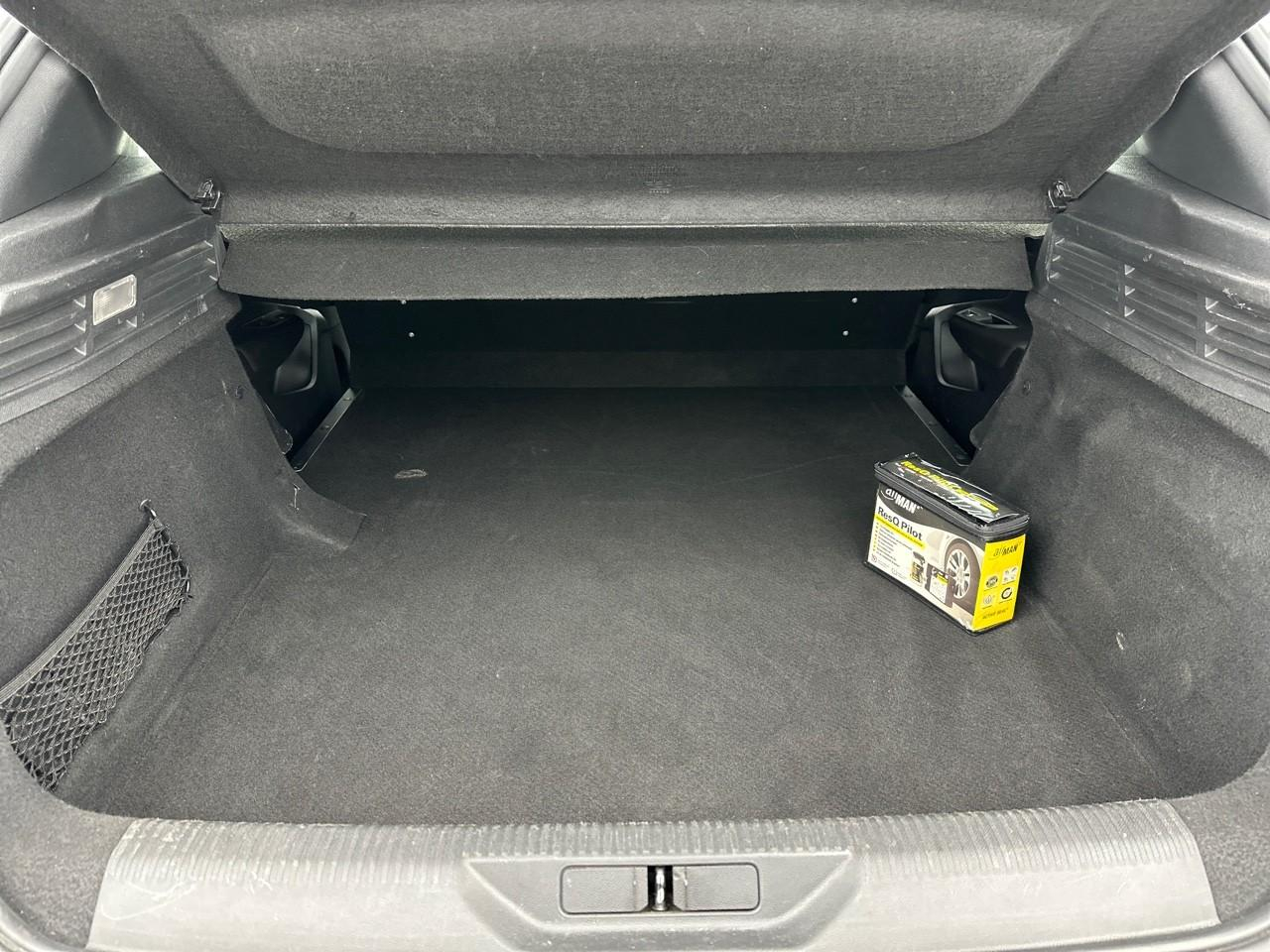 Peugeot 308 puretech 130ch s&s eat8 active pack — photo 14