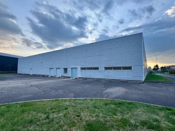 Local d'activité 2581 m²