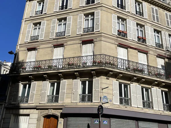 Paris 8e pied a terre parisien au coeur du quartier monceau dans un immeuble de prestige