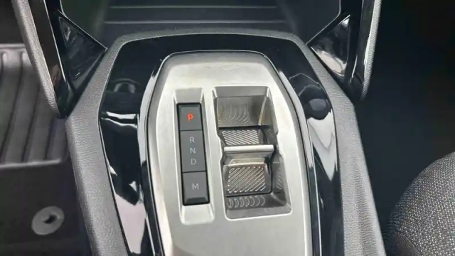 Peugeot 208 hybrid 110 ch e-dcs6 — photo 19