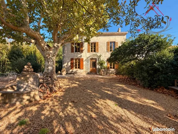 Maison 6 pièces 203 m²