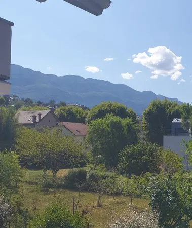 Joli f3 meuble avec stationnement