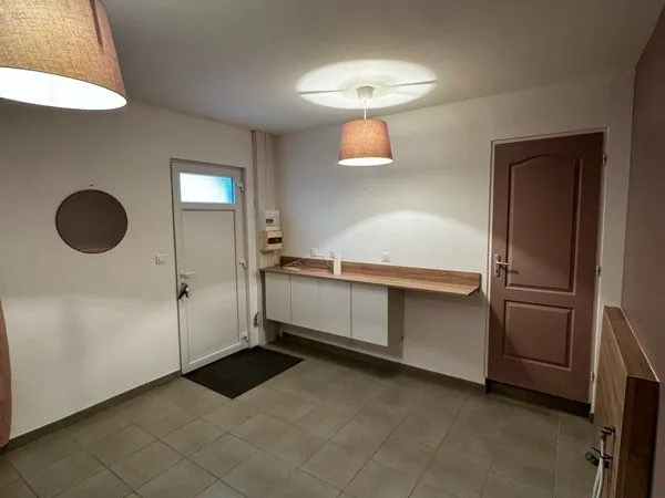 Bureau/ local commercial disponible de suite