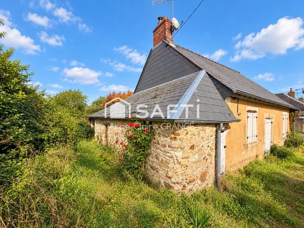 MAISON À RÉNOVER ENTIÈREMENT - ENVIRON 50 M² - TERRAIN CLOS D'ENVIRON 1 100 M² - PARENNES