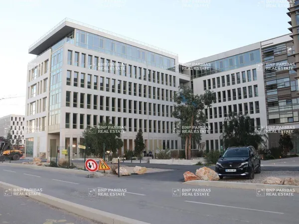 Bureau 544 m²
