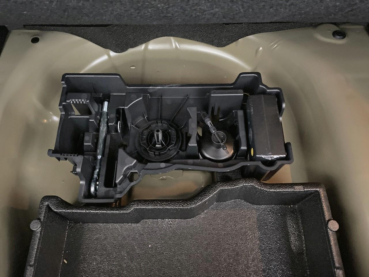 Peugeot 2008 hybrid 145 ch e-dcs6 allure — photo 16
