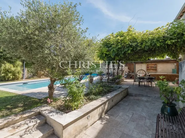 Belle maison de village avec maison d'amis, grand jardin, cuisin