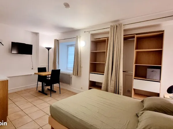Joli studio meublé 22m