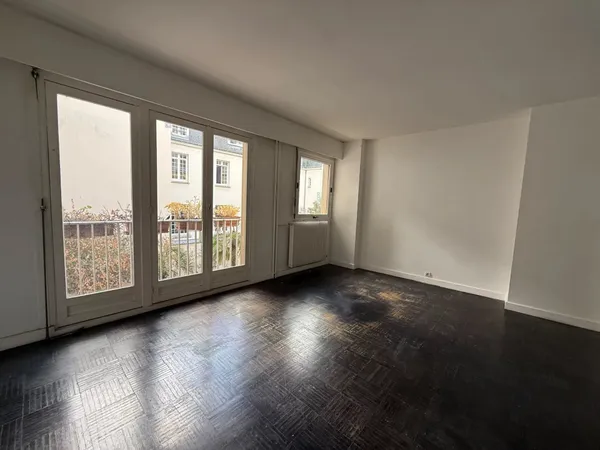 À VENDRE - APPARTEMENT 2 PIÈCES AVEC BALCON - PARIS 16e