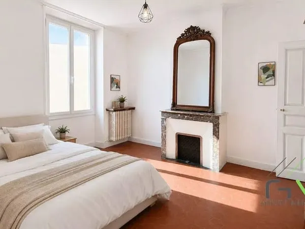 Appartement T4 à fort potentiel avec balcon  98,5 m²  Proche g
